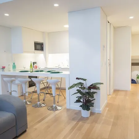 Diamond House With Ac, Avenida *