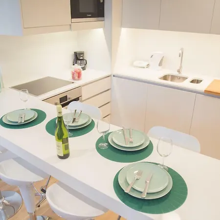Diamond House With Ac, Avenida *